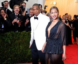 8 Kado Natal Ekstravaganza yang Diberikan Selebriti untuk Orang Tercinta