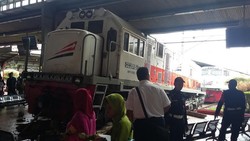PT KAI Telusuri Penyebab Kereta Naik ke Lantai Stasiun Kota