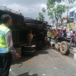 2 Bus Koantas yang Balapan Kecelakaan di Ciputat, 6 Orang Luka Parah