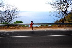 Cara Lain Nikmati Indahnya Lombok, Berlari