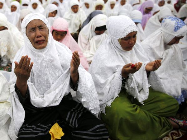 Warga Aceh Berdoa Peringati 10 Tahun Tsunami