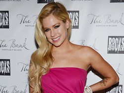 Avril Lavigne Direhabilitasi karena Kecanduan Narkoba?