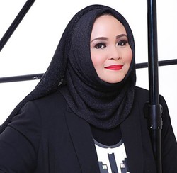 Pengalaman Unik Hannie Hananto Gelar Fashion Show Internasional