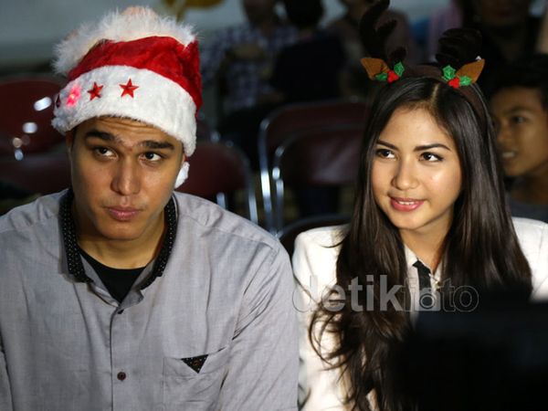 Aww, Jessica Mila Rayakan Natal dengan Mischa Chandrawinata