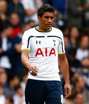 Paulinho Menunggu Keluar dari White Hart Lane