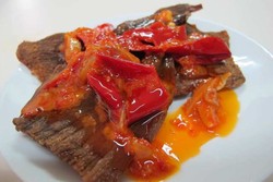 Rekomendasi Restoran: Mantap Pedas! Dendeng Balado Khas Minang