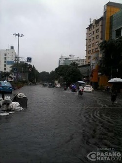Hujan Deras, Jakarta Dikepung Banjir