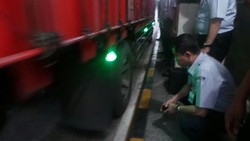 Tinjau Jembatan Timbang, Jonan Minta Truk Beratnya Berlebihan Dipulangkan