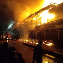 Kebakaran di Pasar Klewer Solo Sulit Dipadamkan Karena Banyak Kain dan Angin Kencang