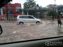 Sejumlah Ruas Jalan di Ibu Kota Masih Tergenang Banjir Hingga Petang Ini