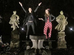 BFF, Kendall Jenner & Cara Delevingne Buat Video Konyol Untuk Rayakan Natal