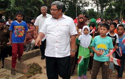 Gubernur Jabar Akhirnya Merevisi Penetapan UMK 2015