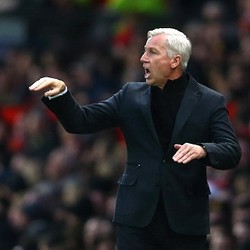 Nilai Newcastle Perlu Bertahan Lebih Baik, Pardew Juga Pertanyakan Keputusan Wasit