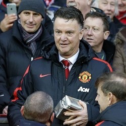 Mengapa Van Gaal Jarang Memberi Instruksi dari Pinggir Lapangan?