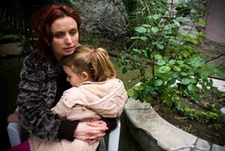 Sering Melihat Ibu Depresi, Anak Kelak Suka Merokok dan Minum-minum