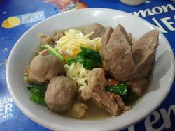 Rekomendasi Restoran: Saat Udara Dingin, Enaknya Makan Bakso Berkuah Gurih Wangi