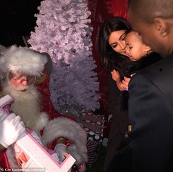 Diajak Bertemu Sinterklas, Putri Kim Kardashian Ketakutan