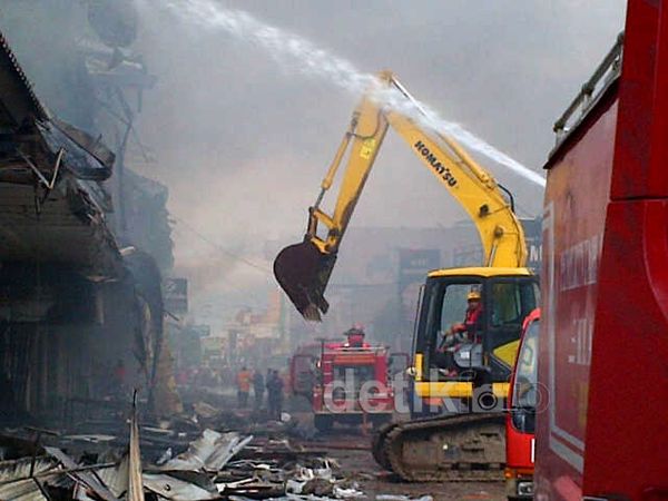 Pasar Klewer Masih Membara