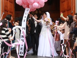 Resmi Menikah, Gracia Indri dan David Lepas Balon ke Udara