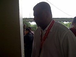 Wapres JK Datang, Tony Fernandes Merapat ke Crisis Center di Bandara Juanda