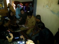 Wali Kota Malang Ikut Doakan Satu Keluarga yang Jadi Penumpang AirAsia