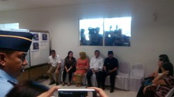 JK Temui Keluarga Penumpang: Tidak Ada Batas Waktu Pencarian AirAsia