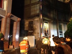 Diduga Berasal dari Toko Sepatu, Api di Atrium Senen Berhasil Dipadamkan