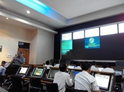 Menko Maritim Indroyono Cek Kesiapan Puskodal Bakamla Cari AirAsia