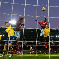 The Gunners Maksimalkan 4 Pemain untuk Kalahkan The Hammers