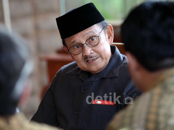 Lifetime Achievement untuk BJ Habibie