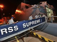 Kapal Perang Singapura Bantu Cari AirAsia