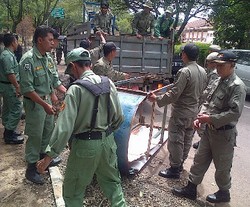 Satpol PP Bongkar Paksa Bangunan Liar di Jalan Riau Bandung