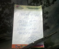 Lihat Banyak Mobil Parkir di Trotoar Jalan Holis, Begini Reaksi Murka Ridwan Kamil