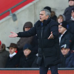 Mourinho Mengeluh Soal Wasit, Gary Neville: Itu Taktik Menekan