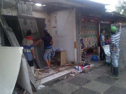 Puluhan Kios di Dekat Stasiun Pasar Minggu Digusur