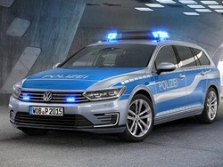 Polisi Jerman Pakai Mobil Hybrid