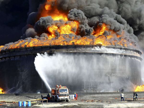 Api Lumat Kilang Minyak Libya