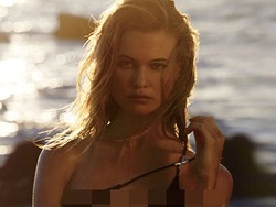 Istri Adam Levine Jaga Tubuh Tetap Seksi dengan Yoga