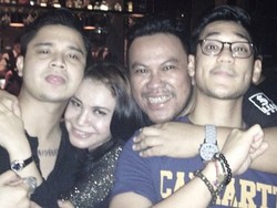 Kompak Sekali, Rossa Peluk-peluk Derby Romero