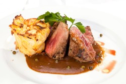 Mau Bikin Beefsteak yang Empuk Seperti Buatan Resto? Perhatikan Tips Praktis Ini (1)