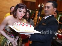 Si Seksi Roro Fitria Rayakan Ultah ke-26
