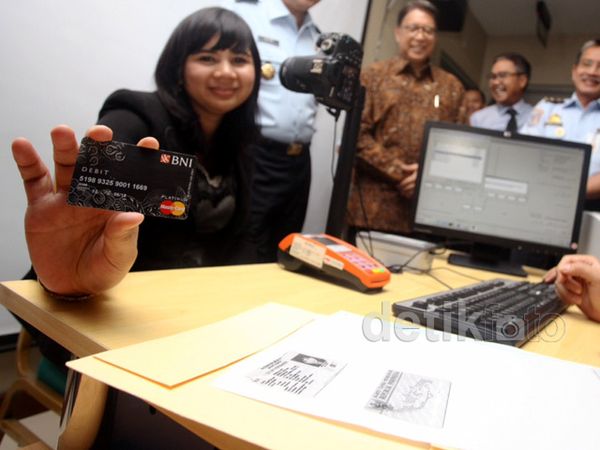 BNI Sediakan EDC untuk Pembayaran Paspor BNI Sediakan EDC untuk Pembayaran Paspor