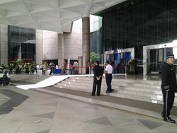 Jelang Penutupan Pasar Saham 2014, Gedung BEI Dijaga Ketat