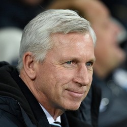 Newcastle Izinkan Palace Dekati Pardew