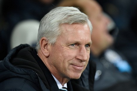 Newcastle Izinkan Palace Dekati Pardew