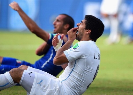 Pesta di Brasil Dimulai, Suarez Menggigit Lagi