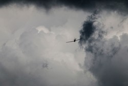 Jika Pesawat Masuk Awan Cumulonimbus, Apa yang Dirasakan Penumpang?