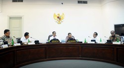 Jokowi Kumpulkan Menteri di Kantor Presiden Bahas Musibah AirAsia dan Tahun Baru