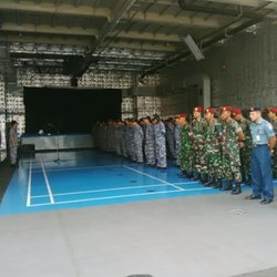 Sulitnya Evakuasi Jasad Korban AirAsia di Tengah Deburan Ombak