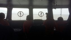 Begini Momen Saat Kapal Basarnas Bergerak Menuju Lokasi AirAsia Jatuh